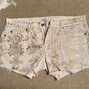 Seven 7 for all mankind gold and cream foil print cutoff shorts size 28